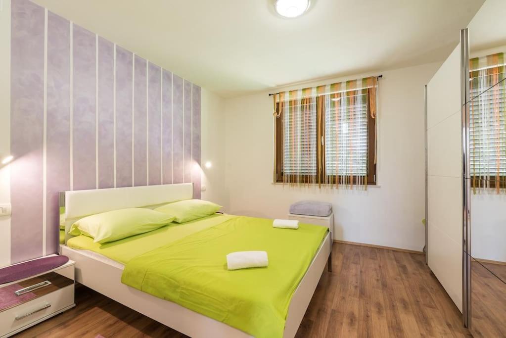 One Bedroom Apartment Kristina Labin  Εξωτερικό φωτογραφία